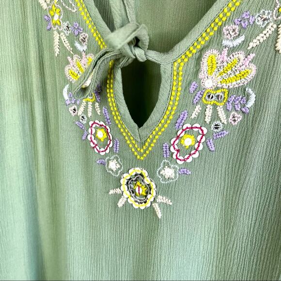 Anthropologie light green embroidered and sequin blouse size small - Picture 7 of 10